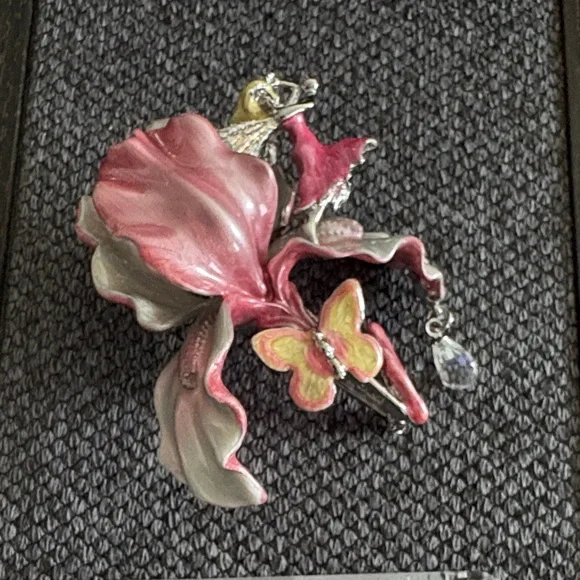 Kirks Folly Pink and Gold Brooch - Picture 5 of 9